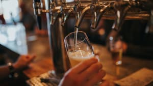 Goedkoop biertje scoren? Hier moet je wezen